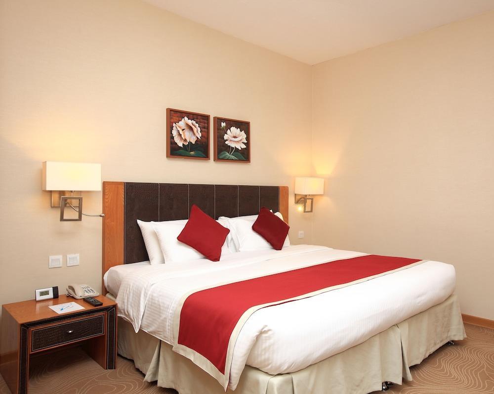 Golden Tulip - Al Jubail Hotel Bagian luar foto
