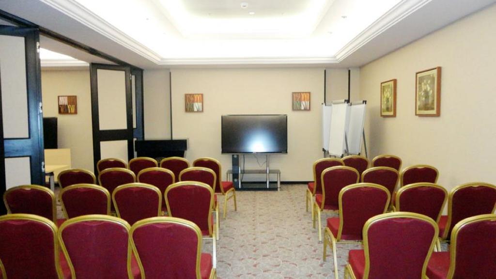 Golden Tulip - Al Jubail Hotel Bagian luar foto