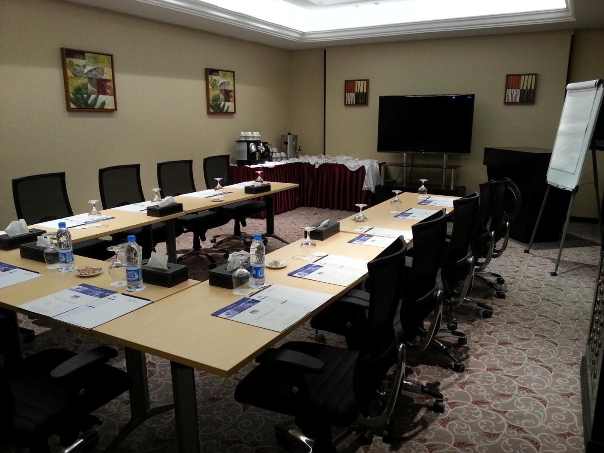 Golden Tulip - Al Jubail Hotel Bagian luar foto