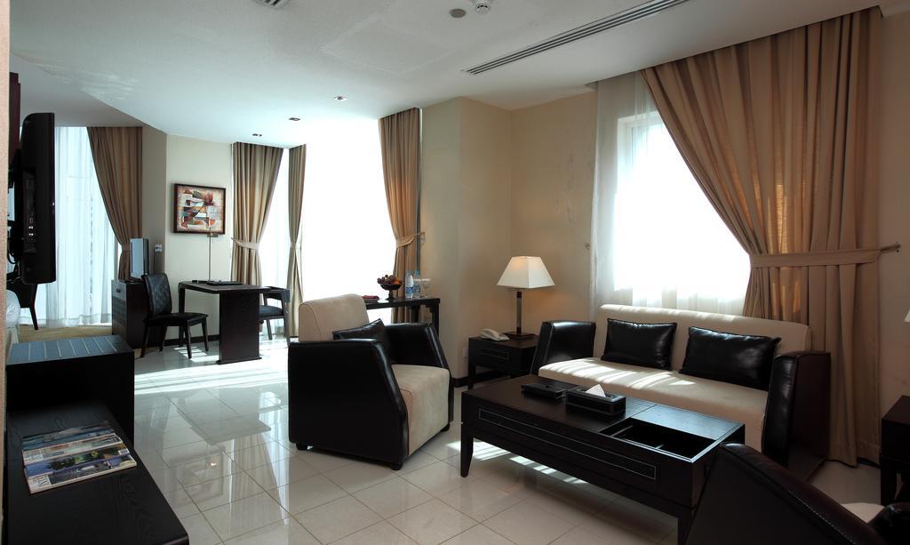 Golden Tulip - Al Jubail Hotel Bagian luar foto