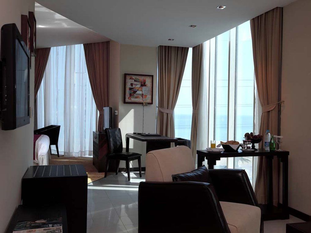 Golden Tulip - Al Jubail Hotel Bagian luar foto