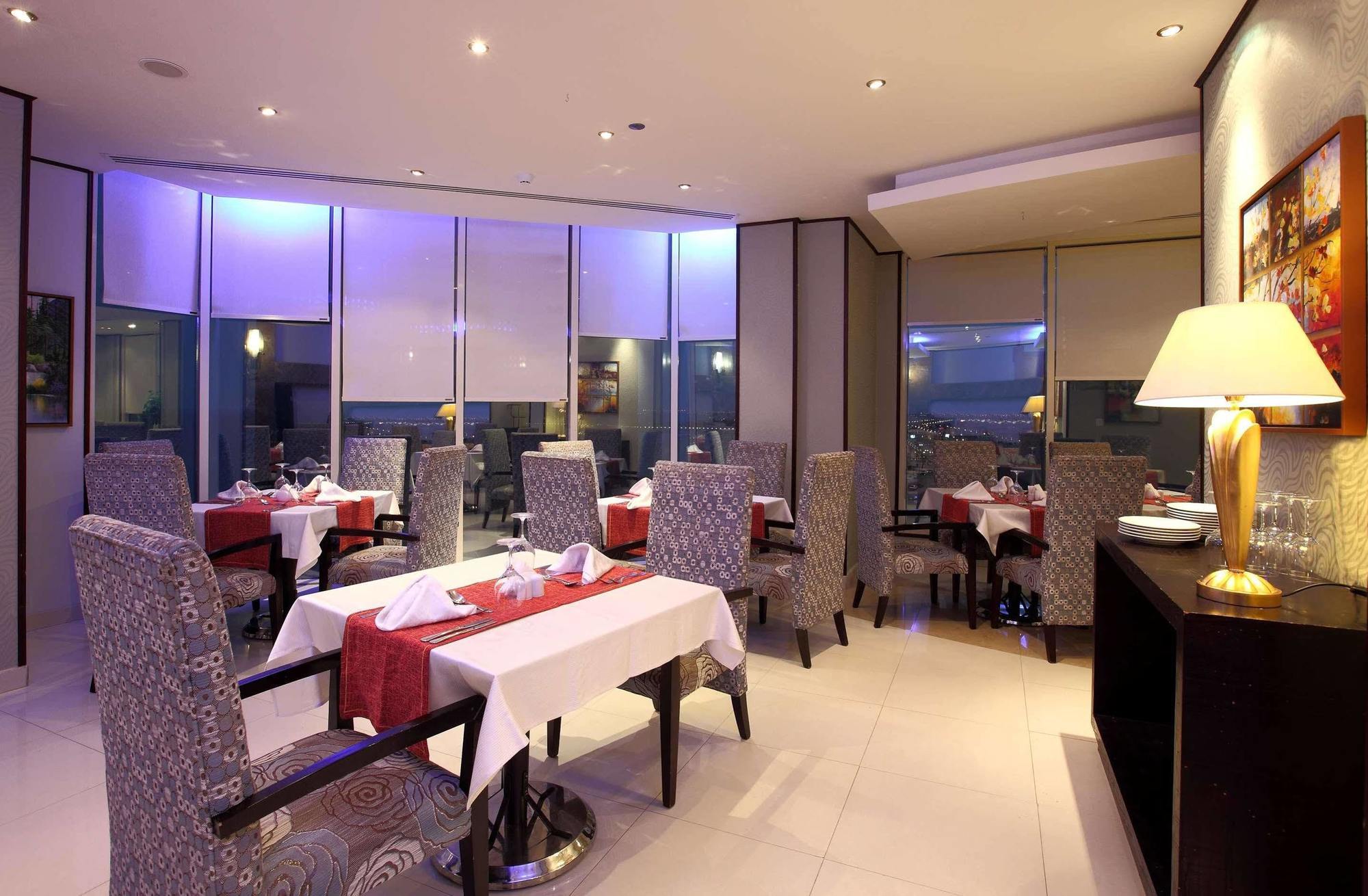 Golden Tulip - Al Jubail Hotel Bagian luar foto