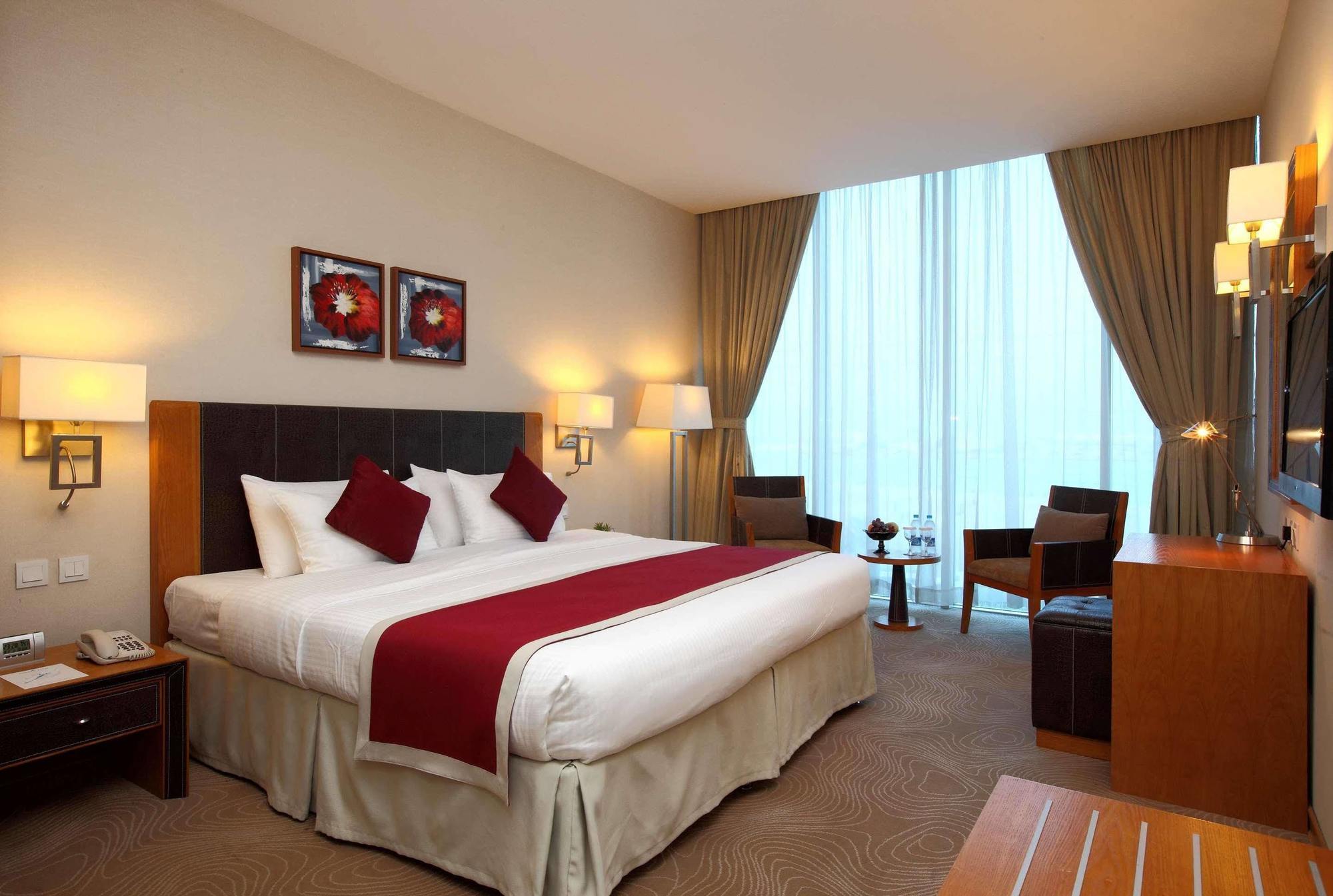 Golden Tulip - Al Jubail Hotel Bagian luar foto
