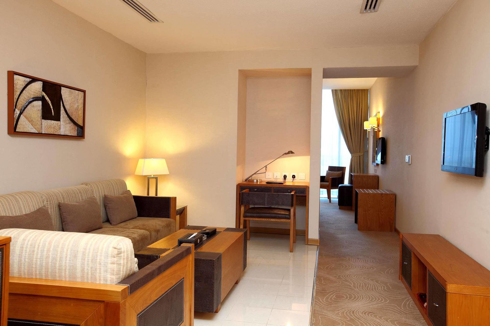 Golden Tulip - Al Jubail Hotel Bagian luar foto