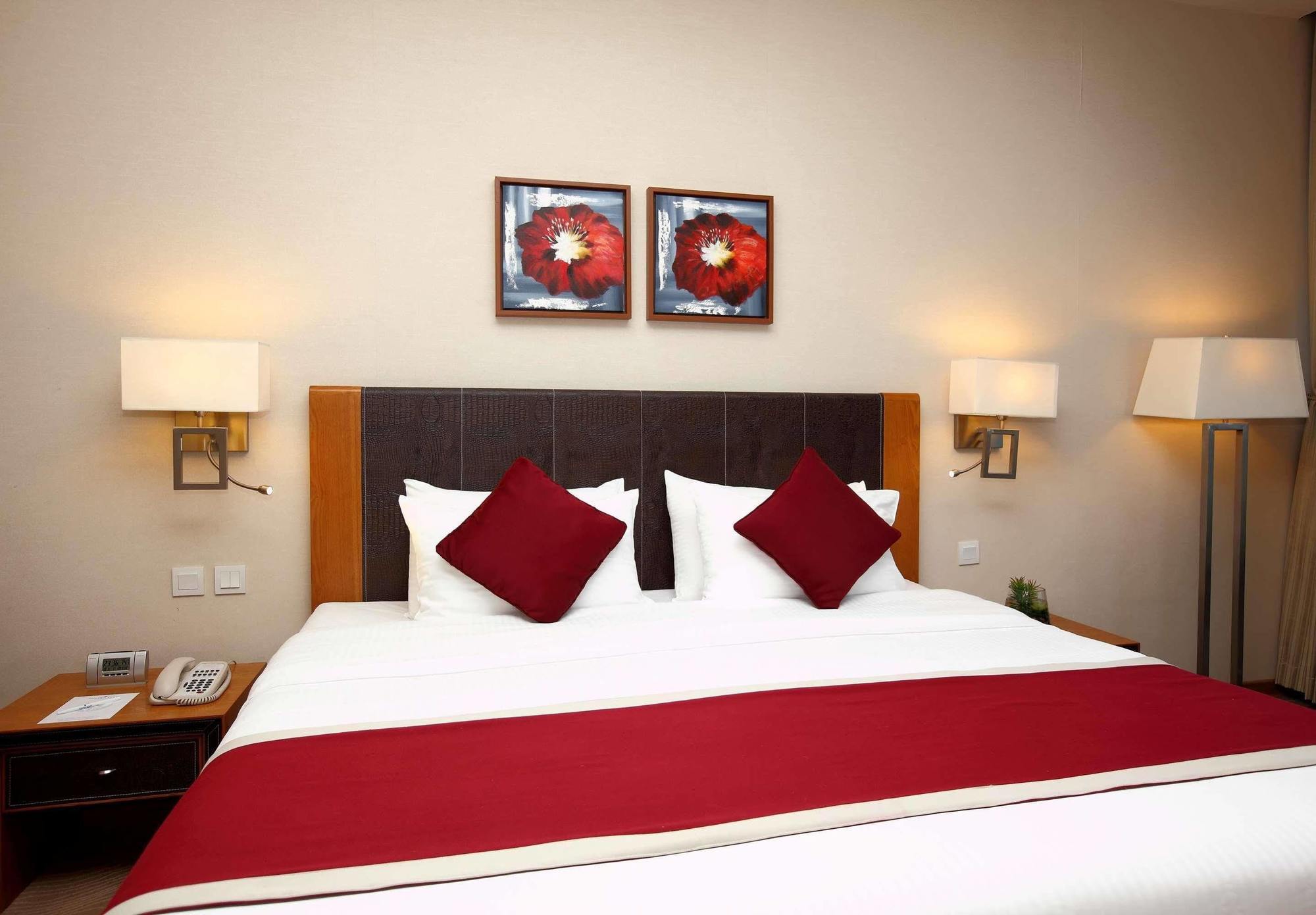 Golden Tulip - Al Jubail Hotel Bagian luar foto