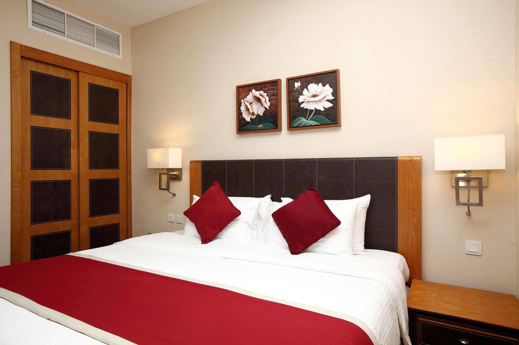 Golden Tulip - Al Jubail Hotel Bagian luar foto