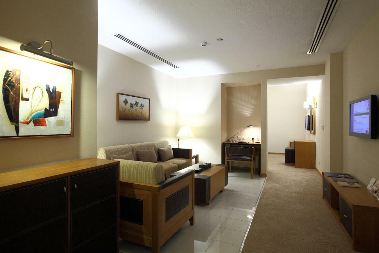 Golden Tulip - Al Jubail Hotel Bagian luar foto