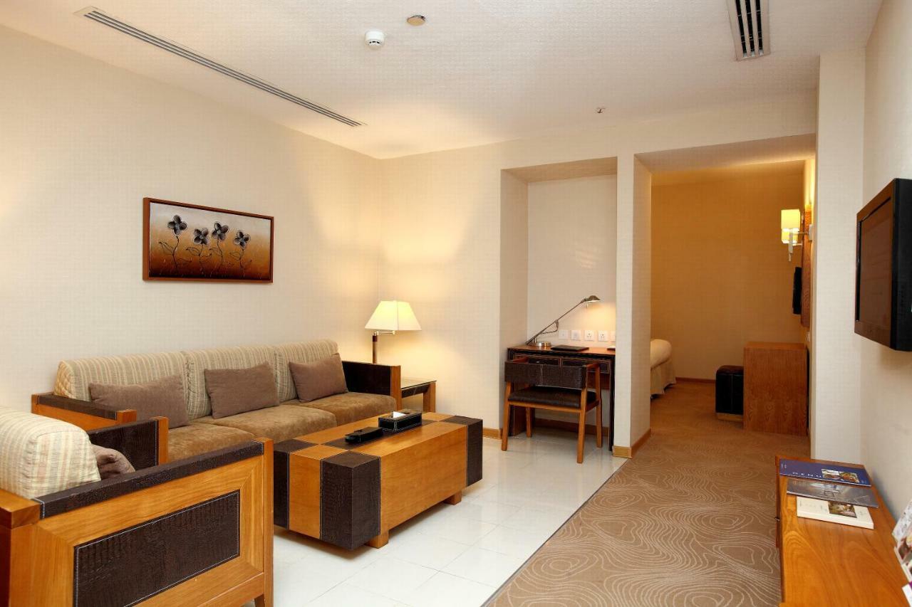 Golden Tulip - Al Jubail Hotel Bagian luar foto