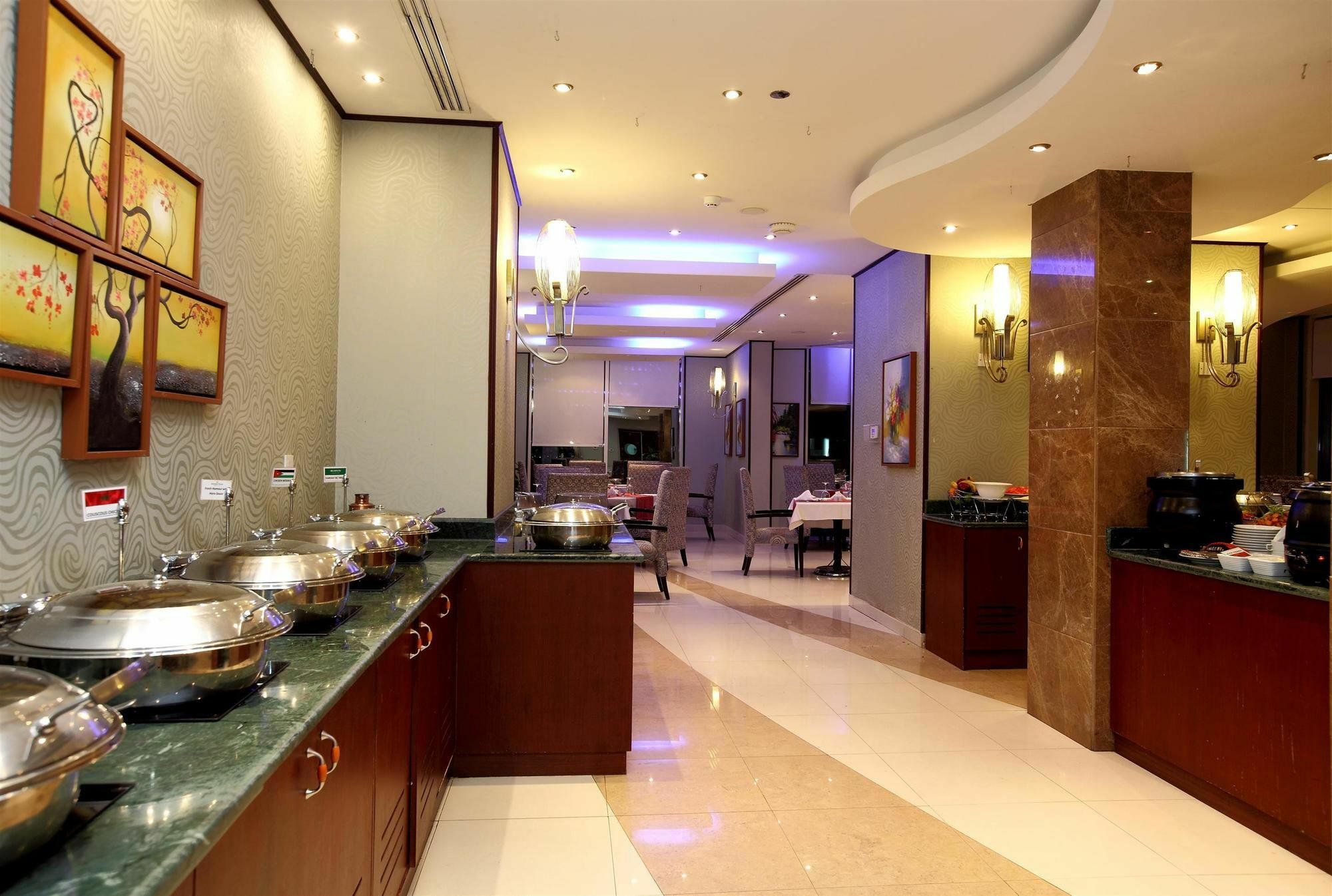 Golden Tulip - Al Jubail Hotel Bagian luar foto