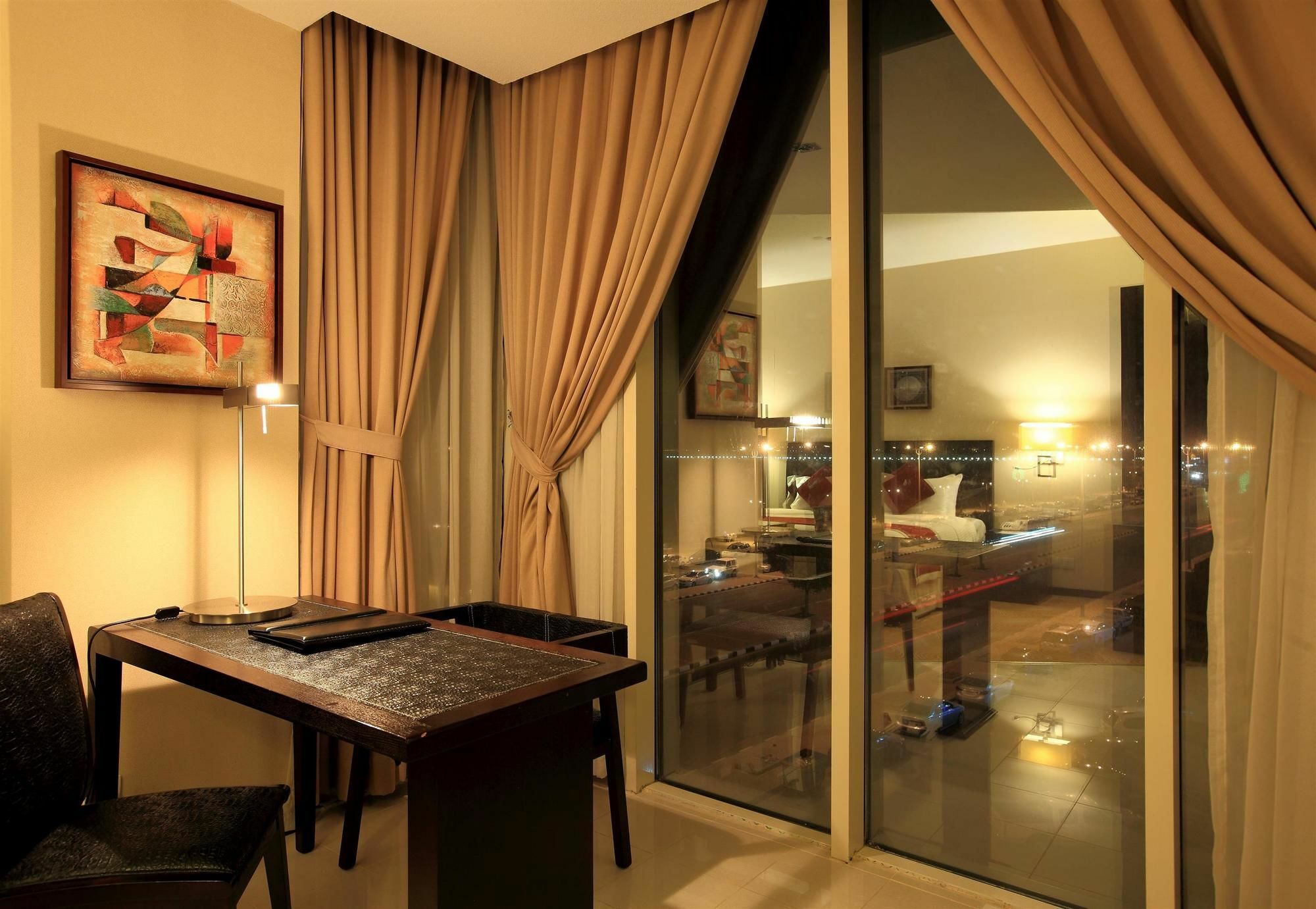 Golden Tulip - Al Jubail Hotel Bagian luar foto