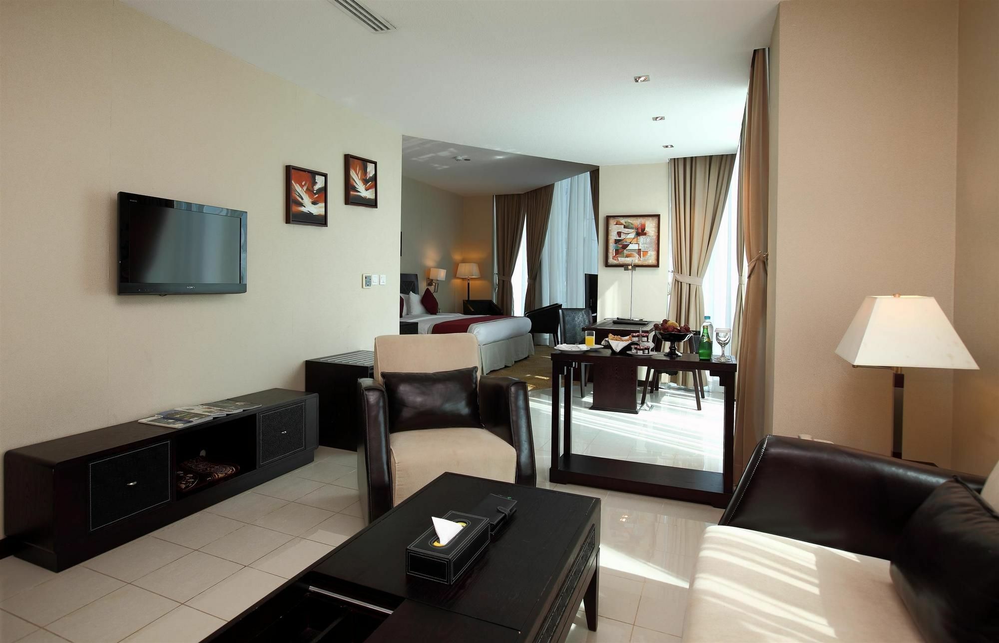 Golden Tulip - Al Jubail Hotel Bagian luar foto