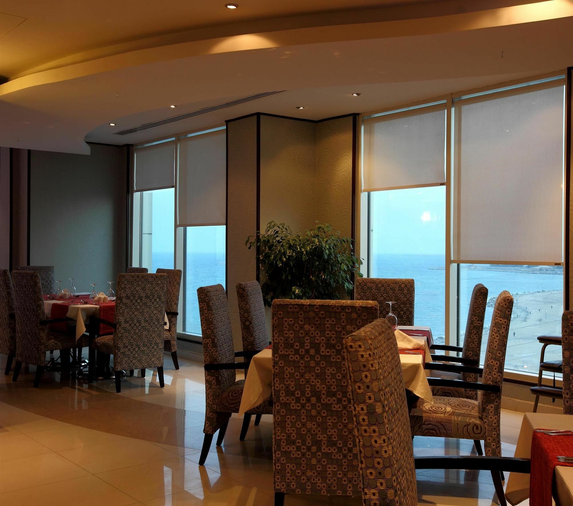 Golden Tulip - Al Jubail Hotel Bagian luar foto