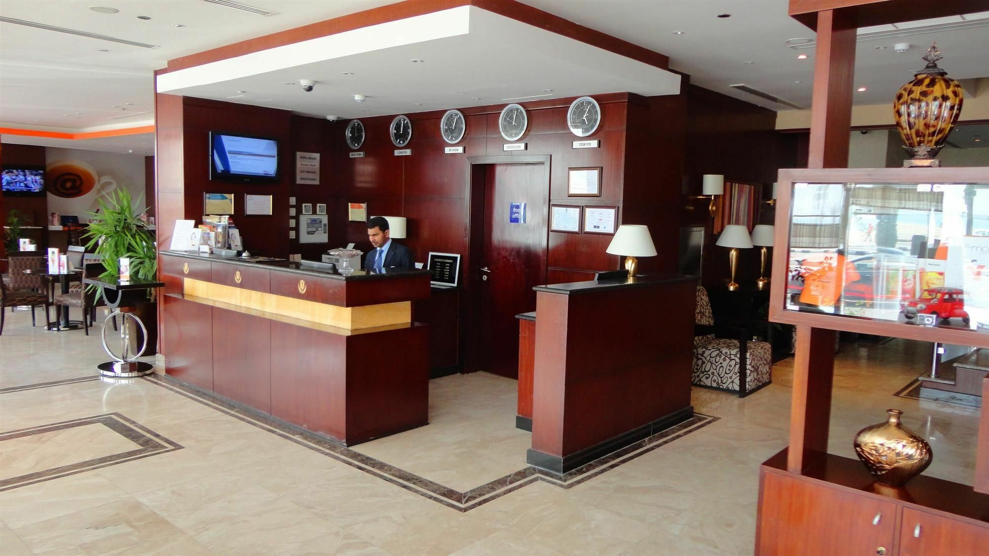Golden Tulip - Al Jubail Hotel Bagian luar foto
