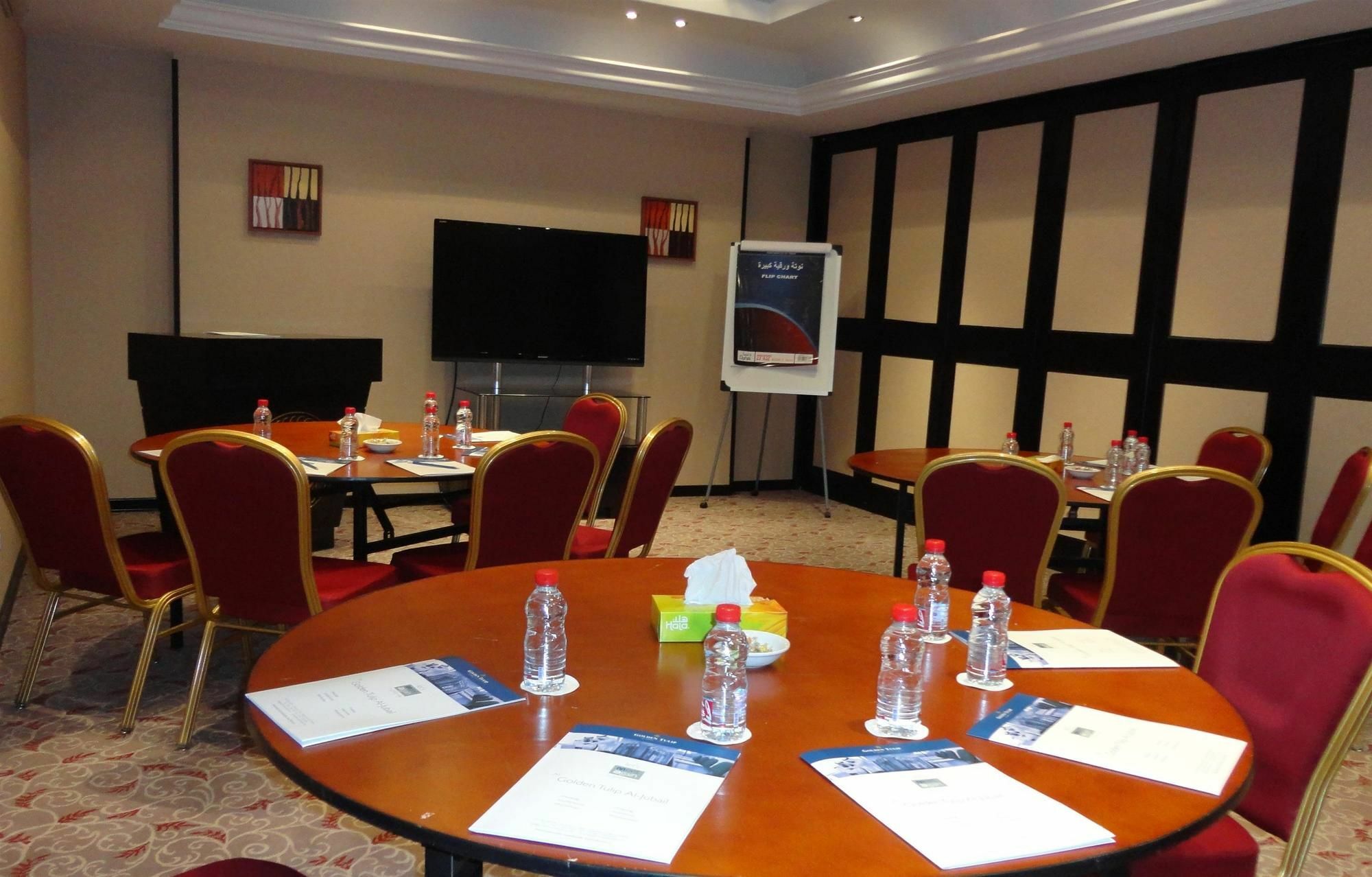 Golden Tulip - Al Jubail Hotel Bagian luar foto